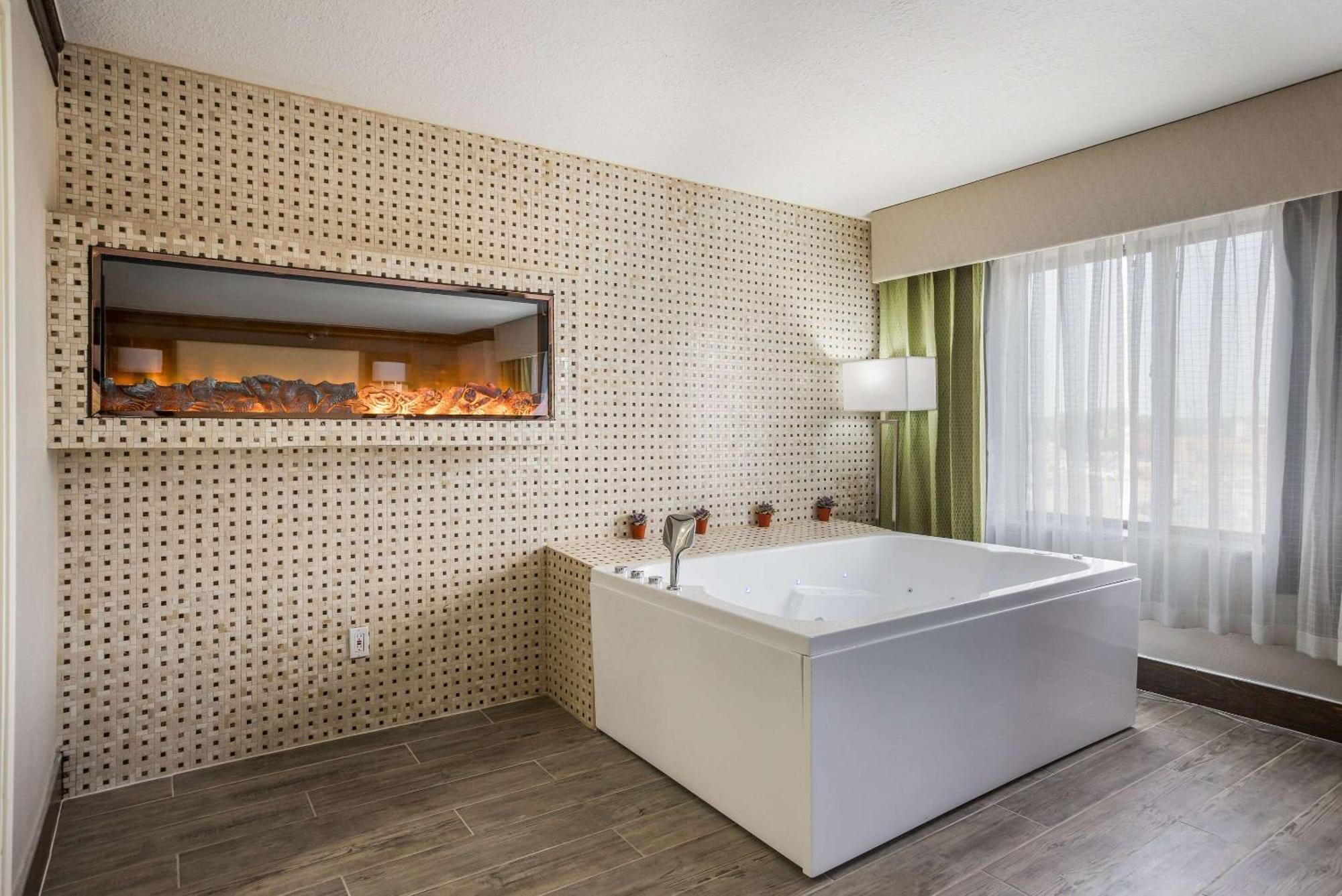 The Leo Collection Detroit, Ascend Hotel Collection Lincoln Park Eksteriør billede